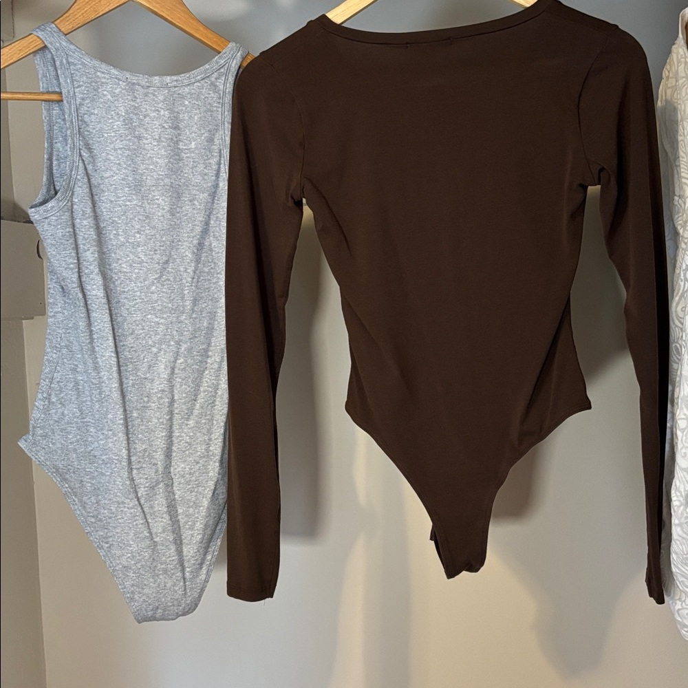 2 Small Bodysuits - Picture 2 of 2